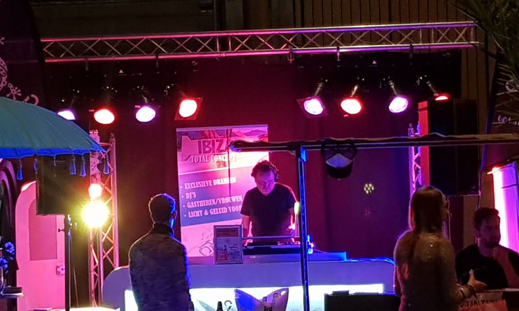 DJ of 69 play on more than 40 radio stations world wide